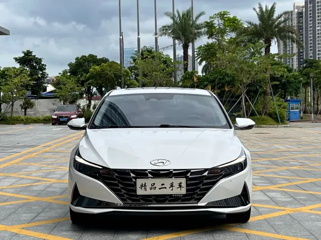 Hyundai Elantra — Фото автомобиля 2
