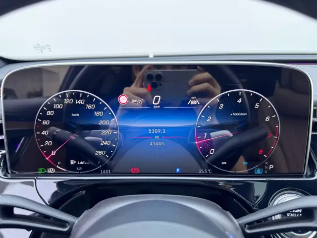 Mercedes-Benz E-Class — Фото автомобиля 12