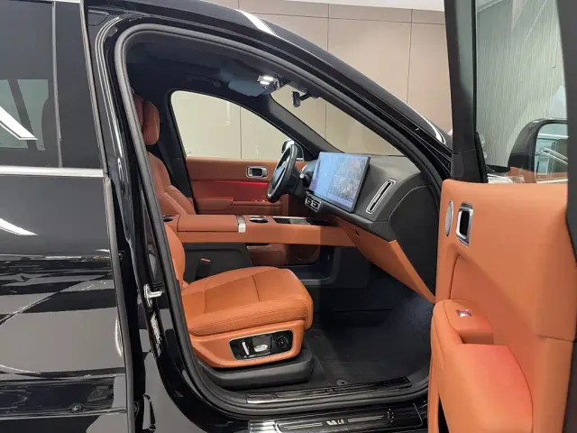 Li Auto L8 — Фото автомобиля 17