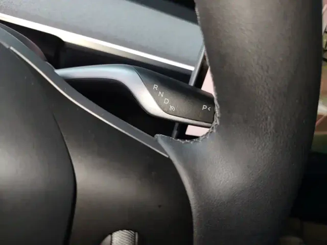 Tesla Model Y — Фото автомобиля 13