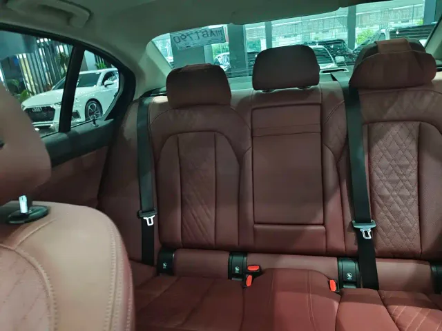 BMW 3 Series — Фото автомобиля 5