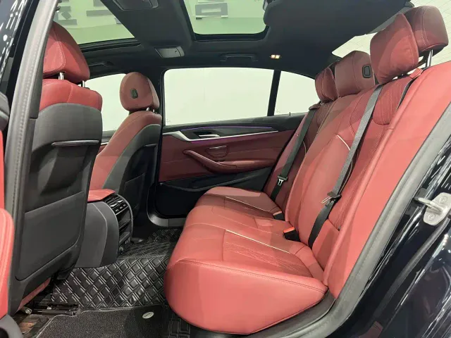 BMW 5 Series — Фото автомобиля 14