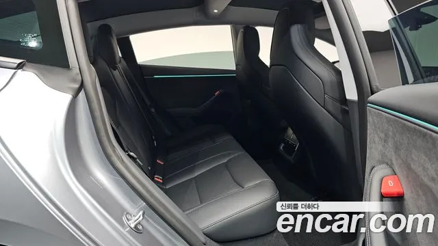Tesla Model 3 — Фото автомобиля 17