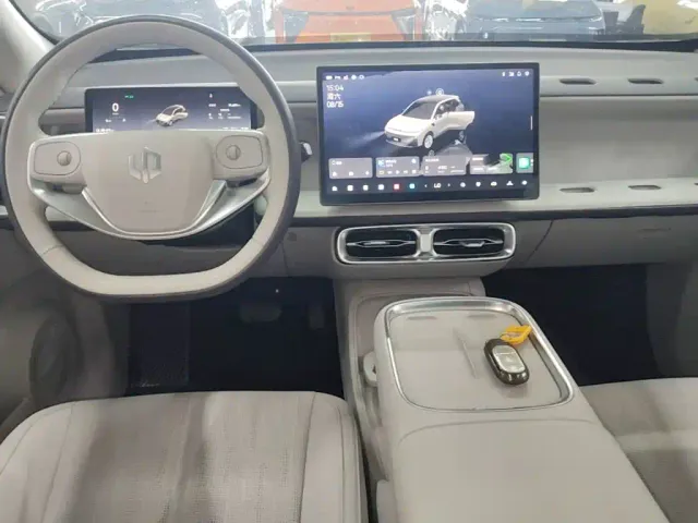 Leapmotor B10 — Фото автомобиля 9