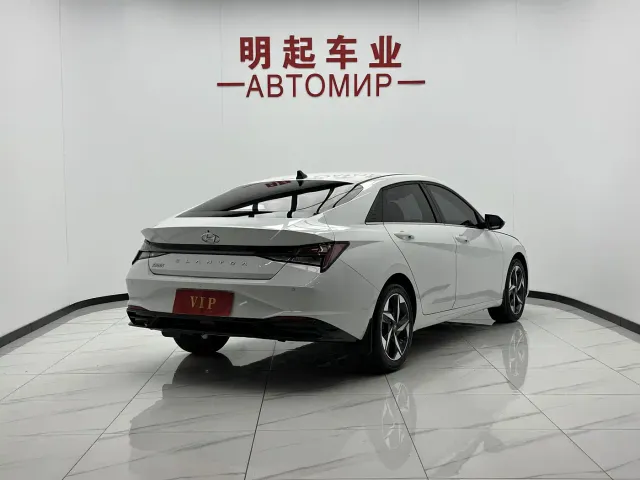 Hyundai Elantra — Фото автомобиля 8
