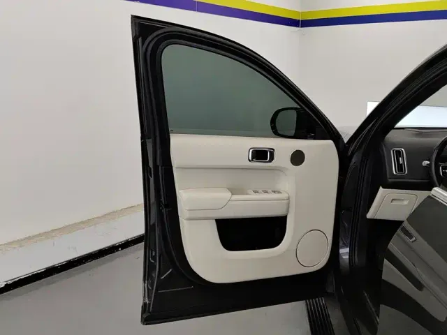 Li Auto L8 — Фото автомобиля 7