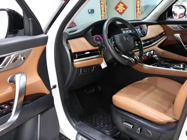 Changan CS95 — Фото автомобиля 9