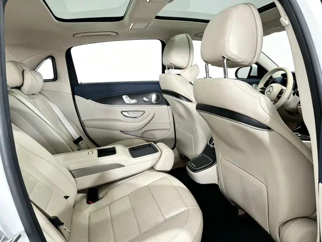 Mercedes-Benz E-Class — Фото автомобиля 8