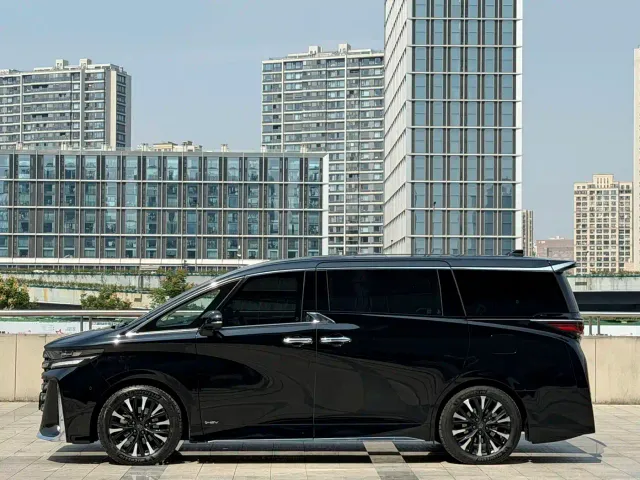 Toyota Vellfire — Фото автомобиля 4