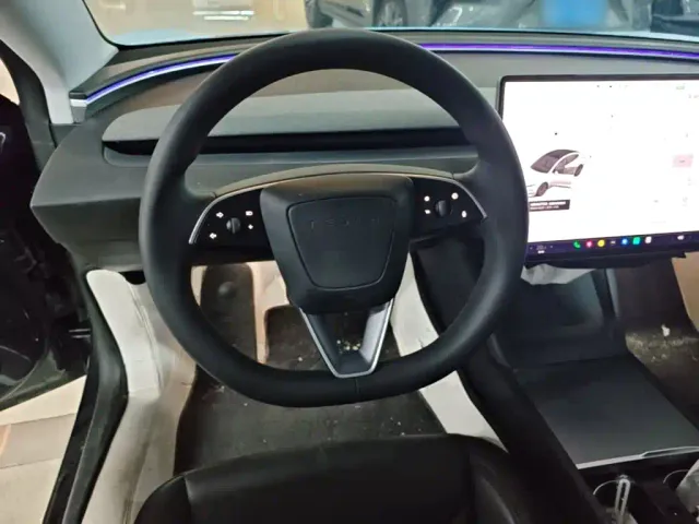 Tesla Model 3 2023 Rear-Wheel Drive — Фото автомобиля 10