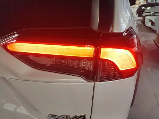 Toyota RAV4 — Фото автомобиля 7