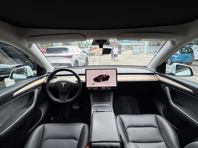 Tesla Model Y — Фото автомобиля 12
