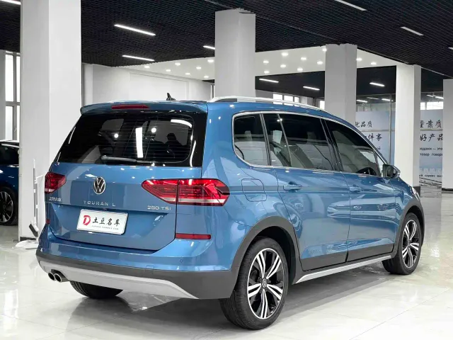 Volkswagen Touran — Фото автомобиля 4