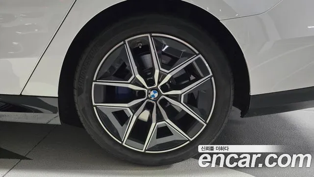BMW 5 Series G60 — Фото автомобиля 11