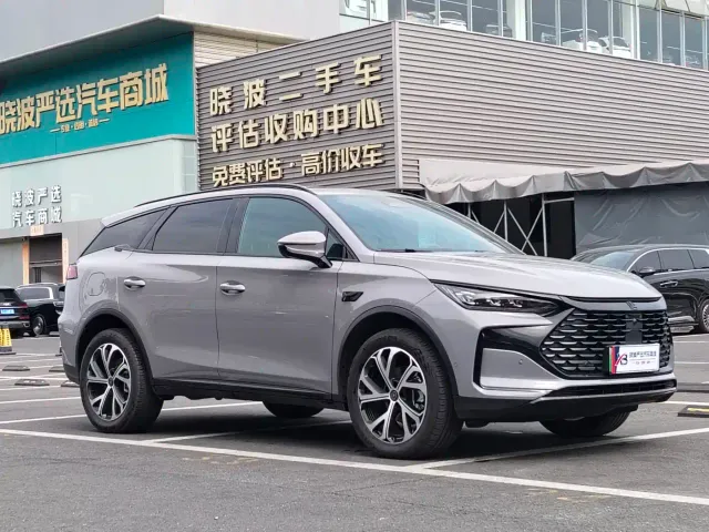 BYD Tang — Фото автомобиля 3