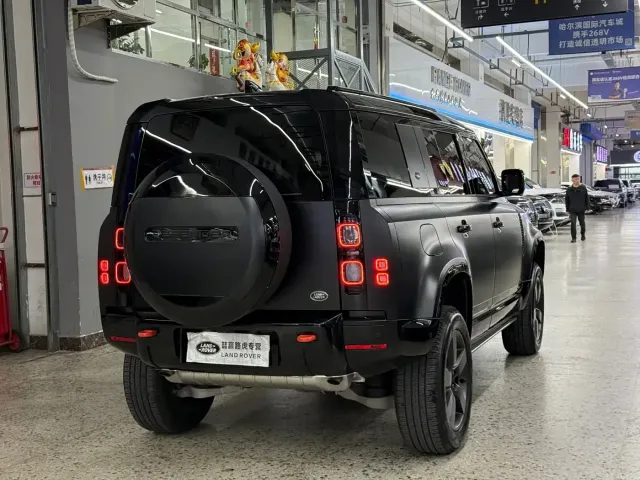 Land Rover Defender — Фото автомобиля 9
