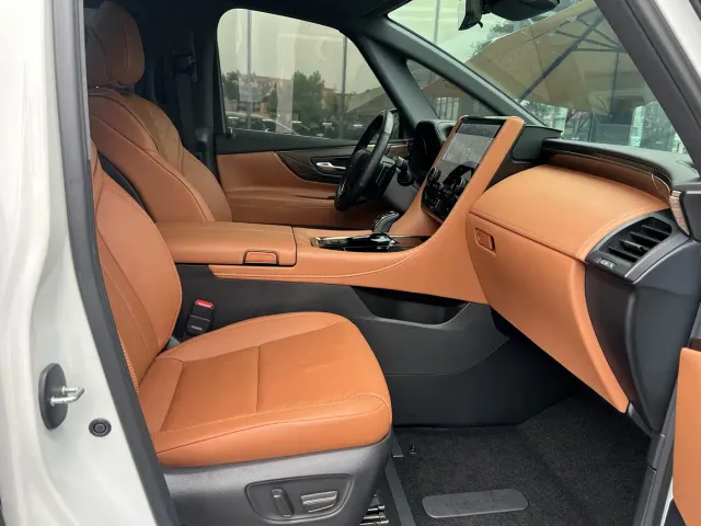 Toyota Vellfire — Фото автомобиля 9