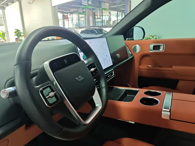 Li Auto L9 — Фото автомобиля 6
