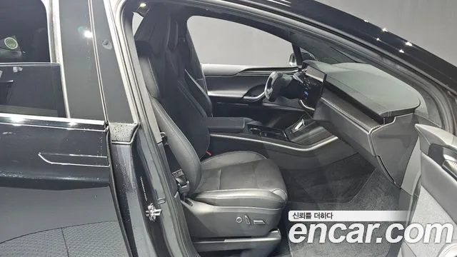 Tesla Model X — Фото автомобиля 11