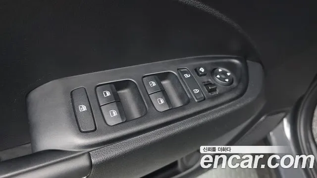 Hyundai Venue — Фото автомобиля 17