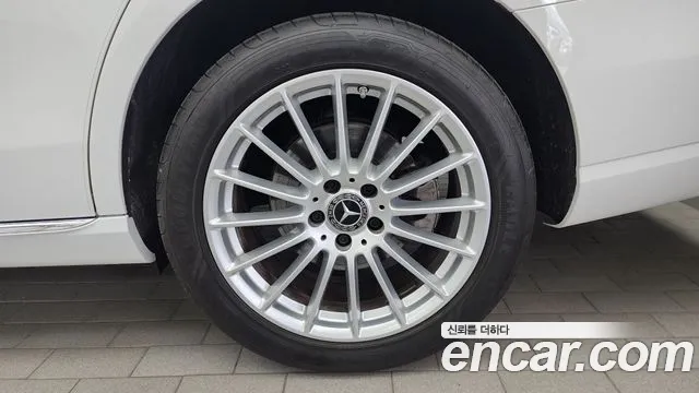 Mercedes-Benz E-Class — Фото автомобиля 19