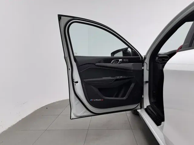 Lynk & Co 03 — Фото автомобиля 8