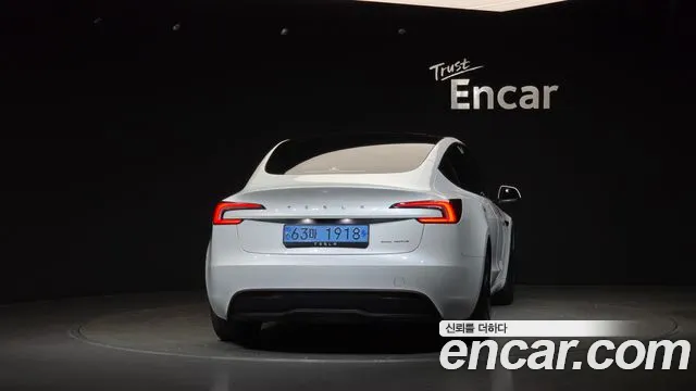 Tesla Model 3 — Фото автомобиля 4