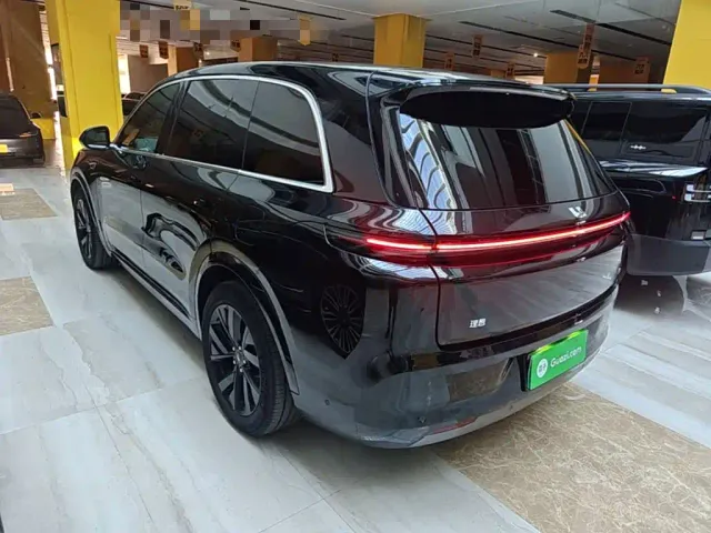 Li Auto L8 — Фото автомобиля 4