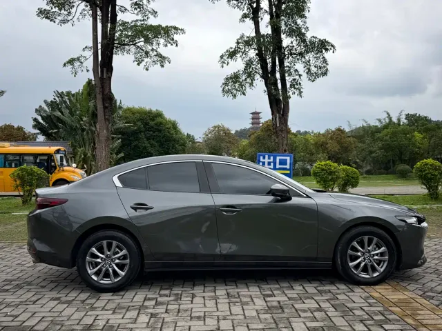 Mazda Axela — Фото автомобиля 7