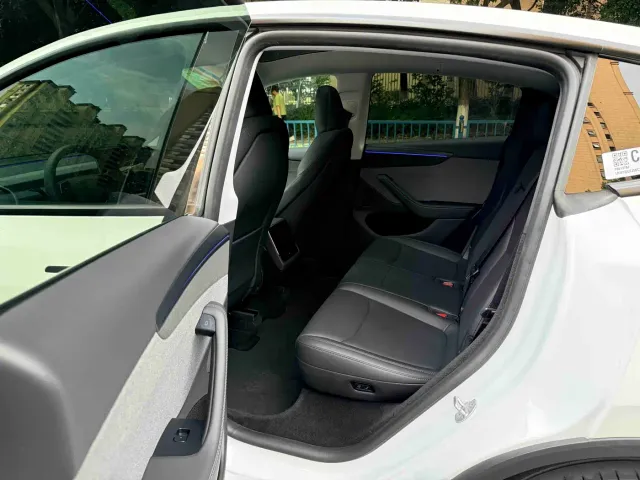 Tesla Model Y — Фото автомобиля 8