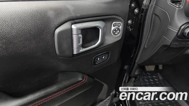 Jeep Wrangler — Фото автомобиля 27