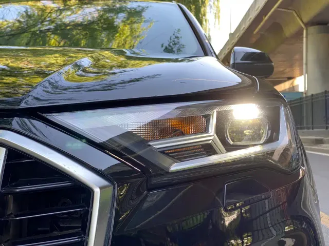 Audi Q7 — Фото автомобиля 5