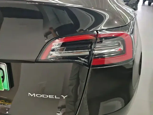 Tesla Model Y — Фото автомобиля 7