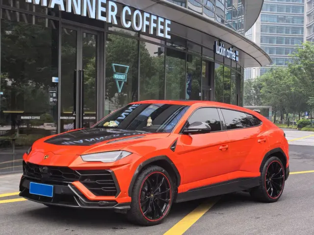 Lamborghini Urus — Фото автомобиля 3