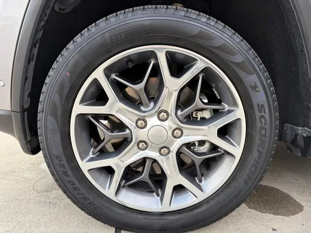 Jeep Grand Cherokee — Фото автомобиля 14