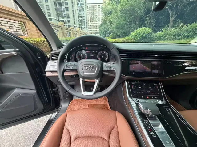Audi Q7 — Фото автомобиля 9