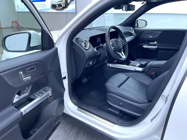 Mercedes-Benz EQB — Фото автомобиля 4