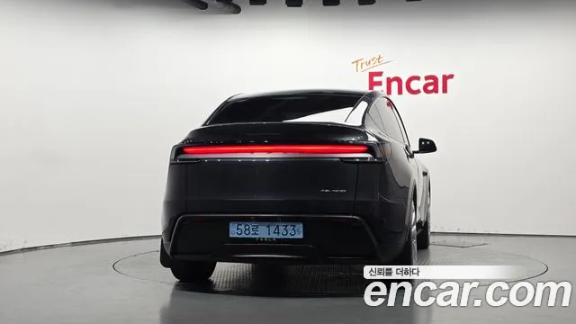 Tesla Model Y — Фото автомобиля 4