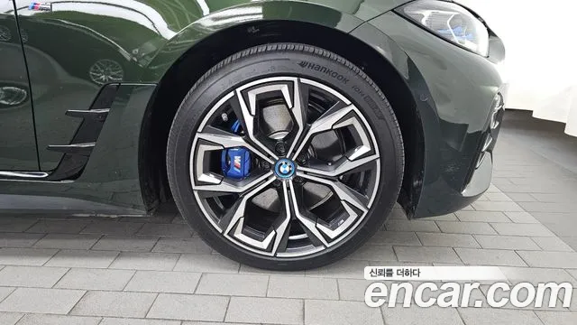 BMW i4 — Фото автомобиля 6