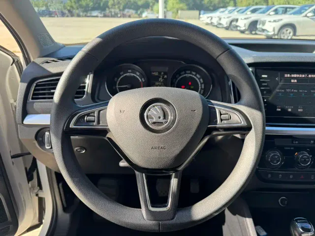 Škoda Kamiq 2022 1.5L Automatic Comfort Edition — Фото автомобиля 12
