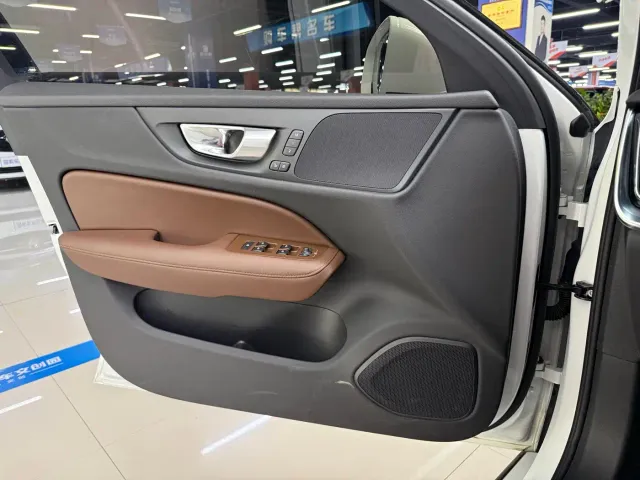 Volvo S60 — Фото автомобиля 10