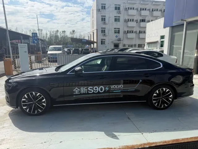 Volvo S90 — Фото автомобиля 5