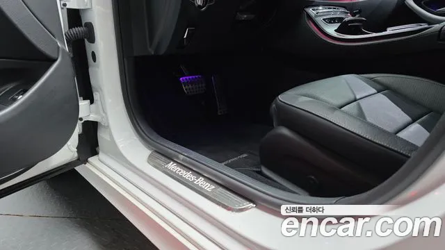 Mercedes-Benz E-Class — Фото автомобиля 23