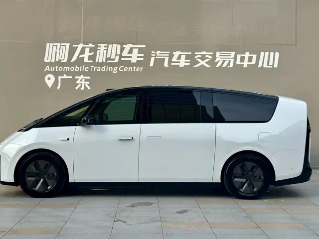 Li Auto MEGA — Фото автомобиля 3