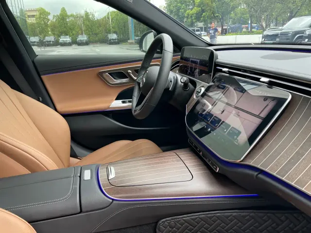 Mercedes-Benz E-Class — Фото автомобиля 19