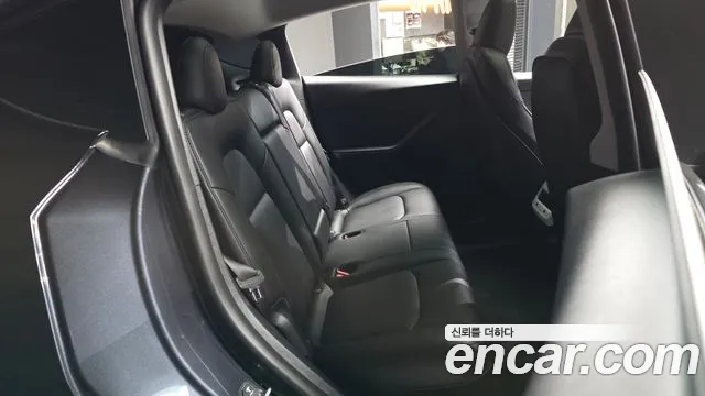 Tesla Model Y — Фото автомобиля 18