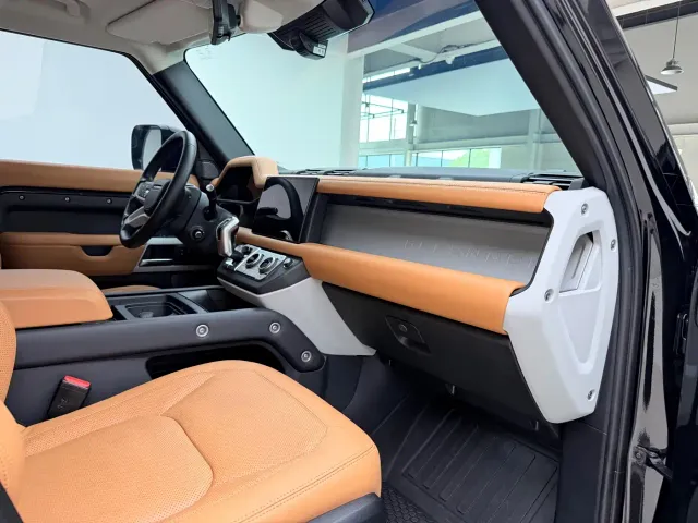 Land Rover Defender — Фото автомобиля 7