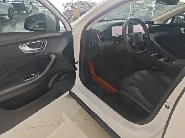 Roewe D7 — Фото автомобиля 15