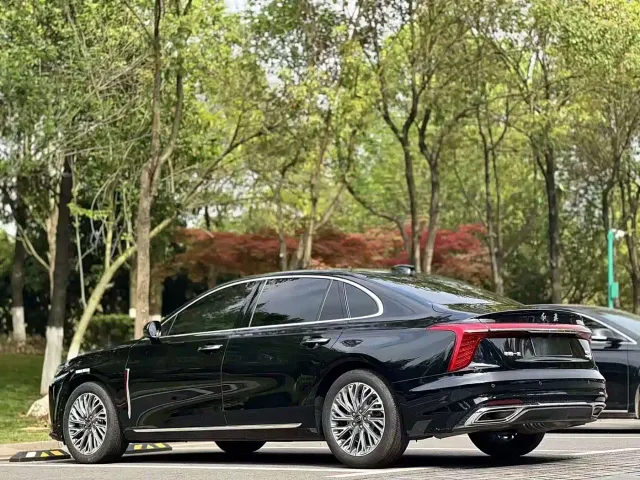 Hongqi H5 — Фото автомобиля 9