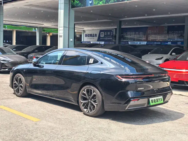 Geely Galaxy E8 — Фото автомобиля 16
